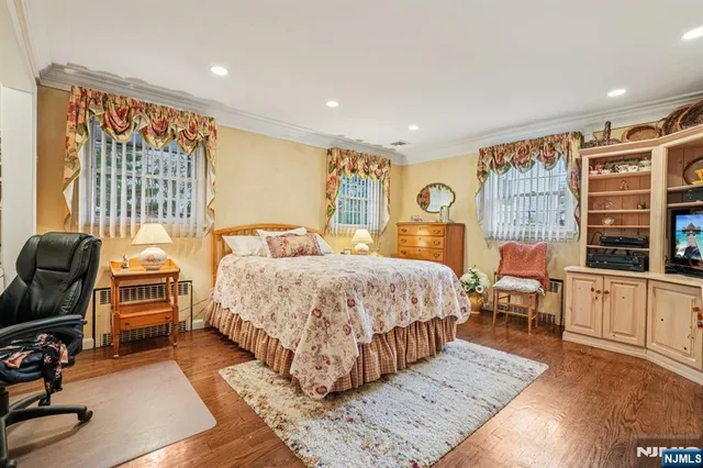 $1,079,000 | 170 Hickory Avenue, Tenafly, NJ 07670