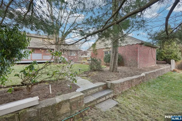 $1,079,000 | 170 Hickory Avenue, Tenafly, NJ 07670