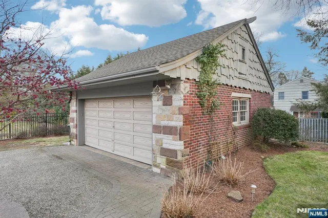 $1,079,000 | 170 Hickory Avenue, Tenafly, NJ 07670