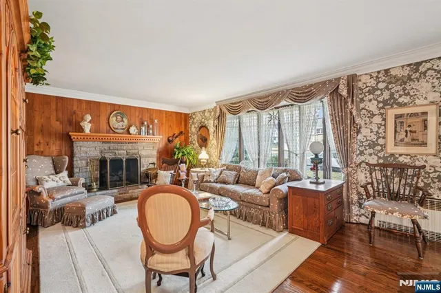 $1,079,000 | 170 Hickory Avenue, Tenafly, NJ 07670