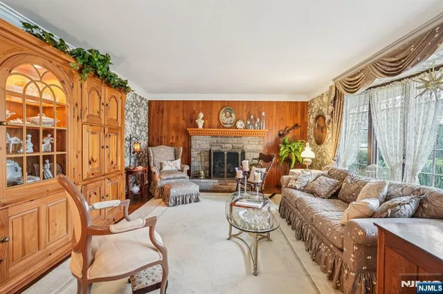 $1,079,000 | 170 Hickory Avenue, Tenafly, NJ 07670