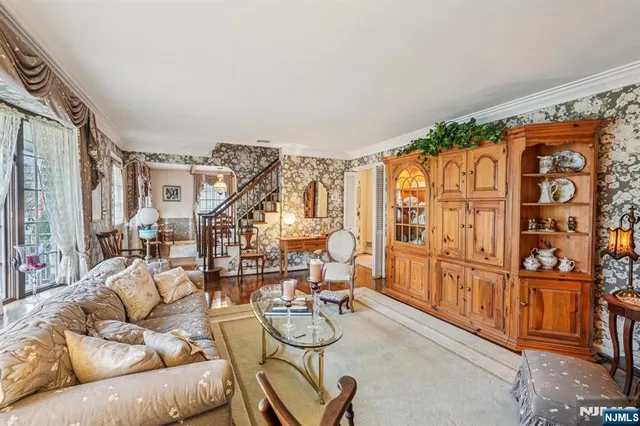 $1,079,000 | 170 Hickory Avenue, Tenafly, NJ 07670