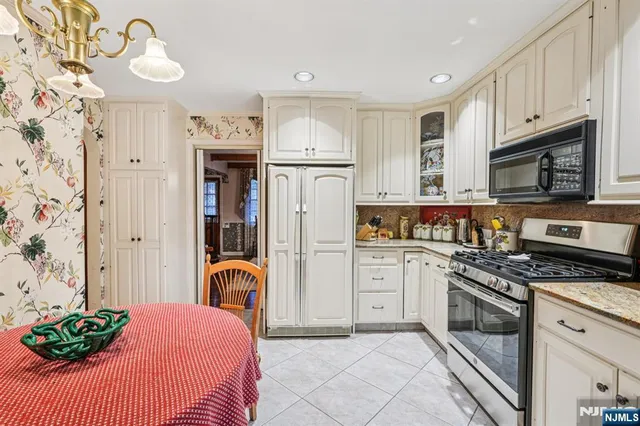 $1,079,000 | 170 Hickory Avenue, Tenafly, NJ 07670