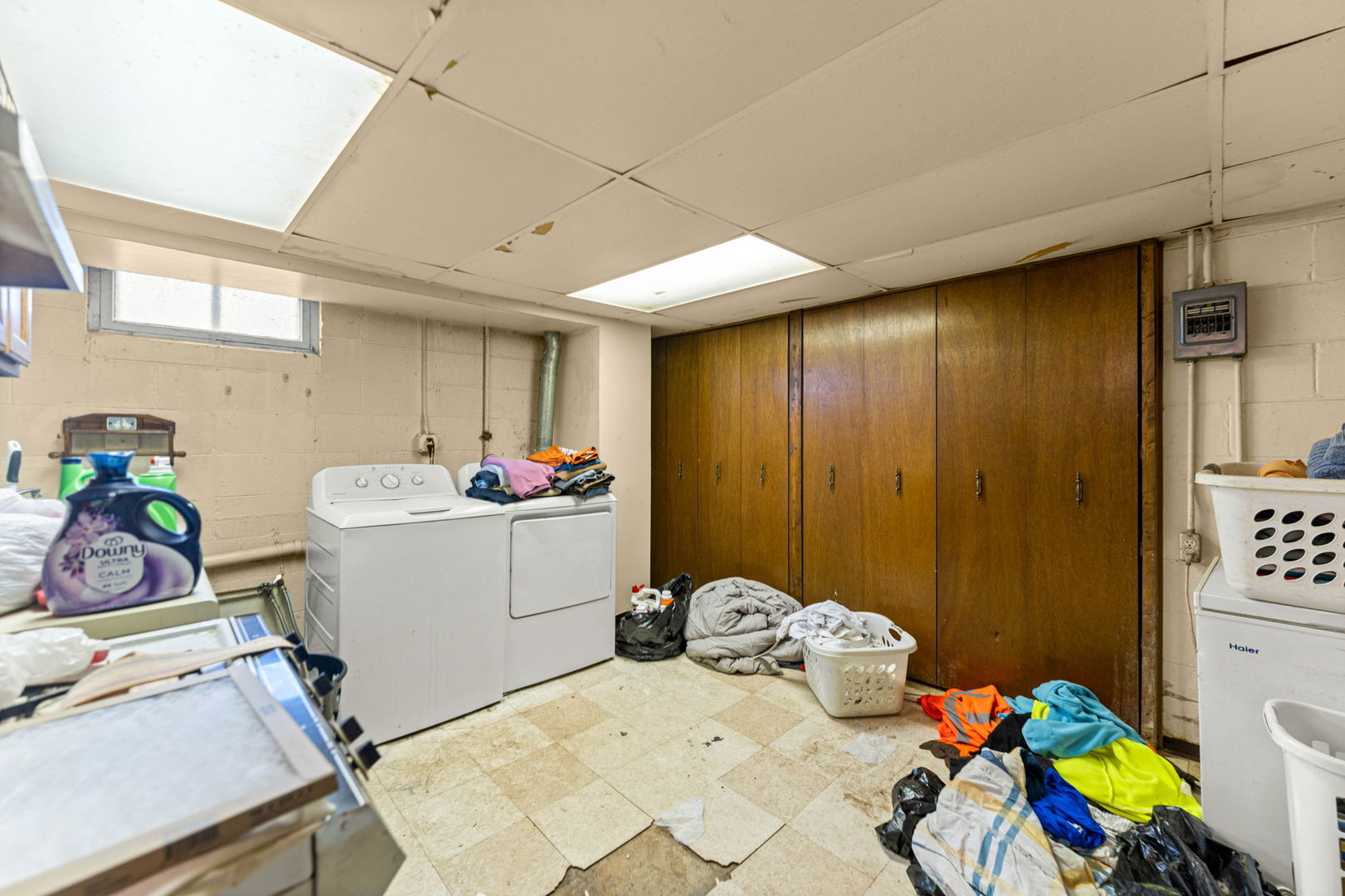 17831 Community Street Lansing, IL 60438 - Photo 15 of 22 a room that has a bed and a table in it