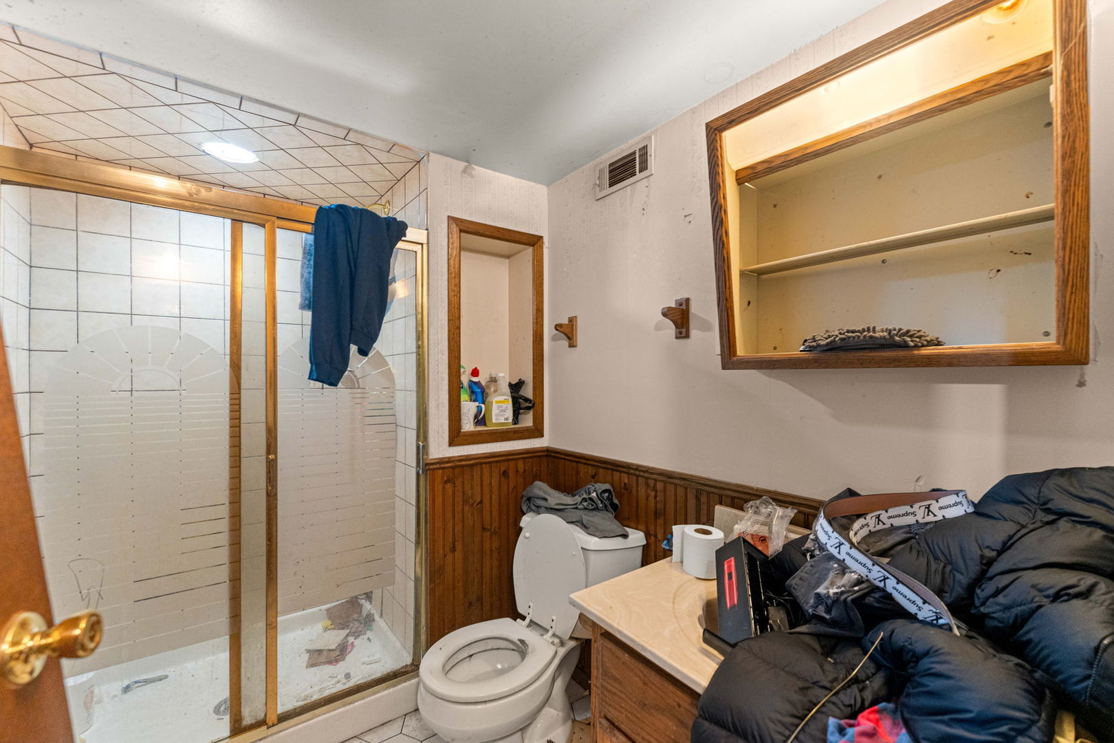 17831 Community Street Lansing, IL 60438 - Photo 18 of 22 a bathroom with a toilet and a shower