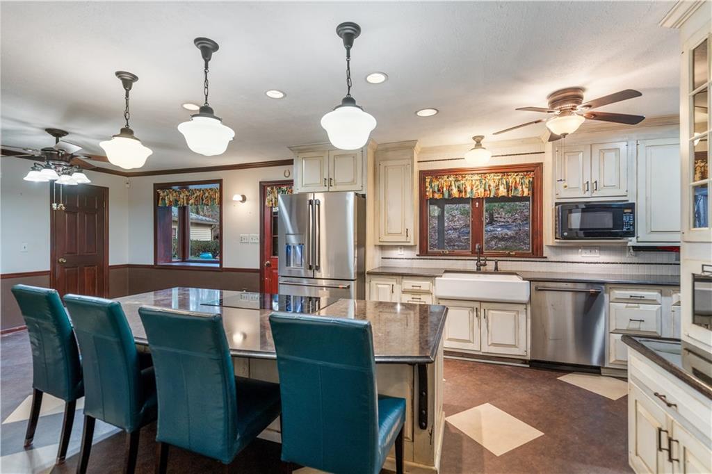 175 Wallrose Heights Road Baden, PA 15005 - Photo 13 of 34