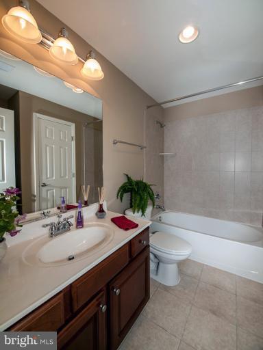 6324 Still Spring Place Alexandria, VA 22315 - Photo 28 of 30 Double sinks