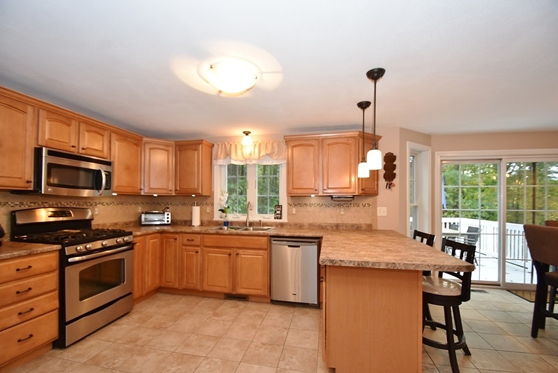 28 Harris Road Windham, NH 03087 - Photo 3 of 26