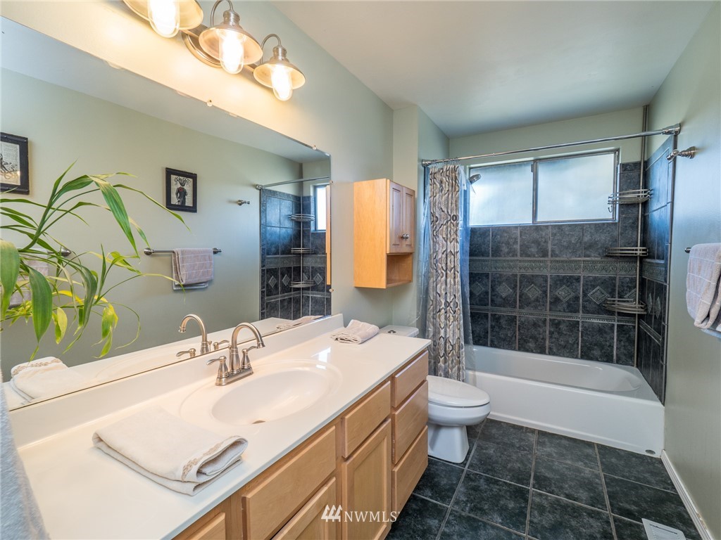10527 Northeast 198th Street Bothell, WA 98011 - Photo 14 of 22 Gallery Image 14