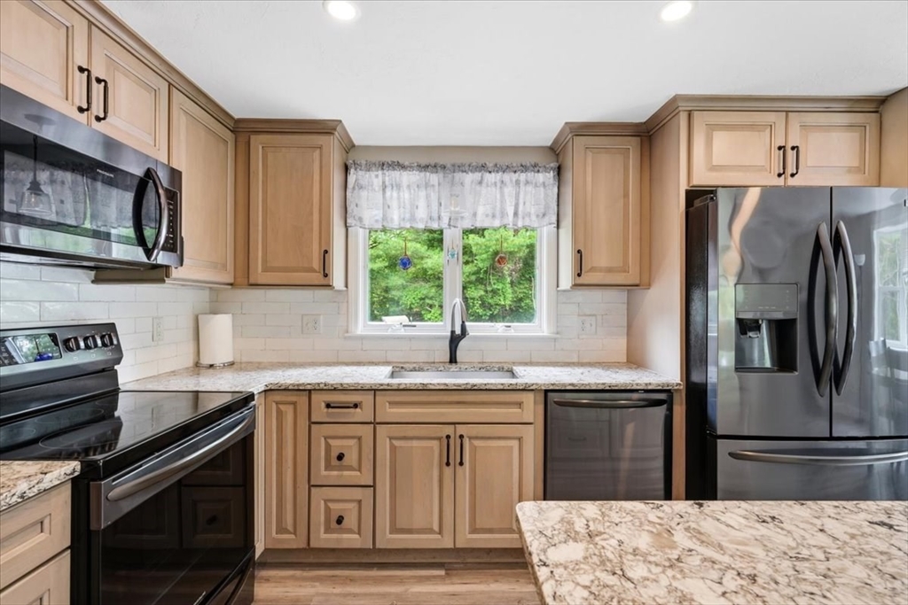 173 Bourne Road Plymouth, MA 02360 - Photo 11 of 34