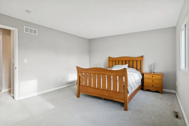 $217,500 | 1479 Goodwin Avenue North, Oakdale, MN 55128