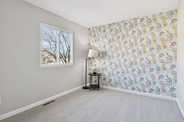 $217,500 | 1479 Goodwin Avenue North, Oakdale, MN 55128