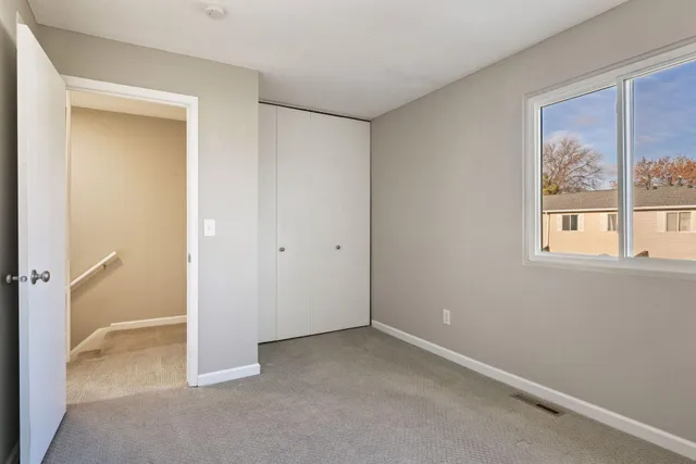 $217,500 | 1479 Goodwin Avenue North, Oakdale, MN 55128