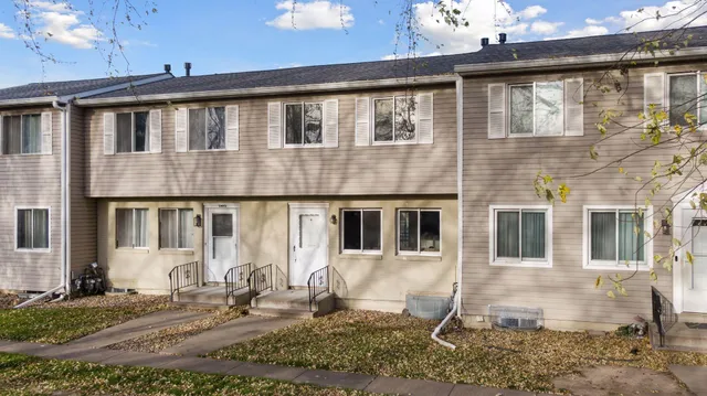 $217,500 | 1479 Goodwin Avenue North, Oakdale, MN 55128