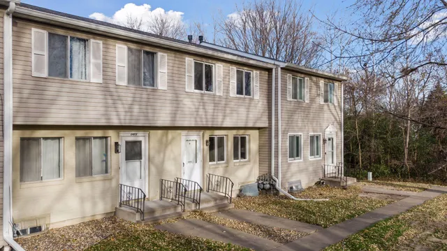 $217,500 | 1479 Goodwin Avenue North, Oakdale, MN 55128