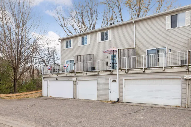 $217,500 | 1479 Goodwin Avenue North, Oakdale, MN 55128