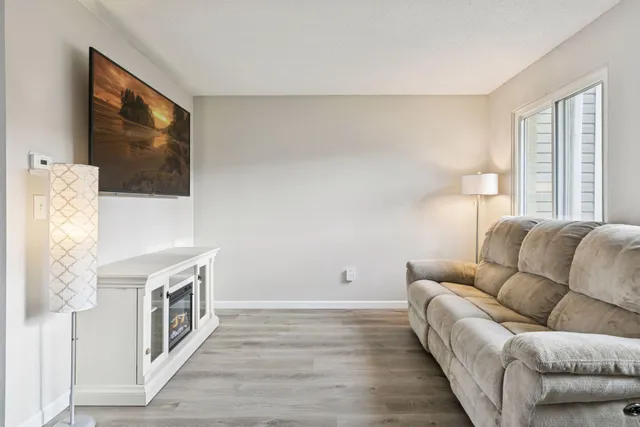 $217,500 | 1479 Goodwin Avenue North, Oakdale, MN 55128