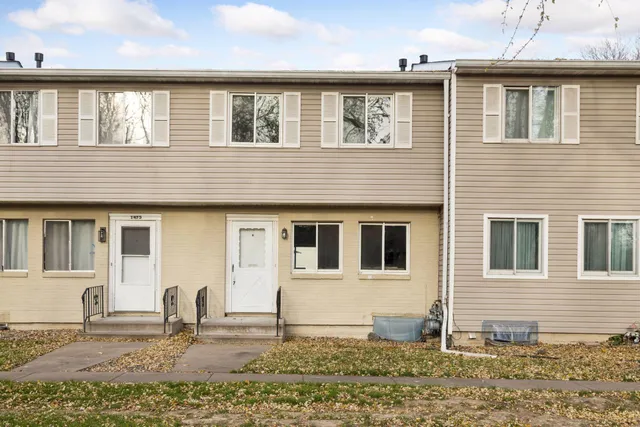 $217,500 | 1479 Goodwin Avenue North, Oakdale, MN 55128