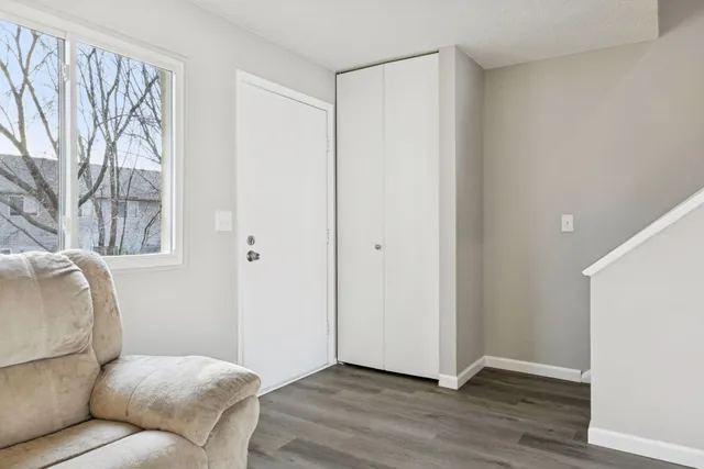 $217,500 | 1479 Goodwin Avenue North, Oakdale, MN 55128