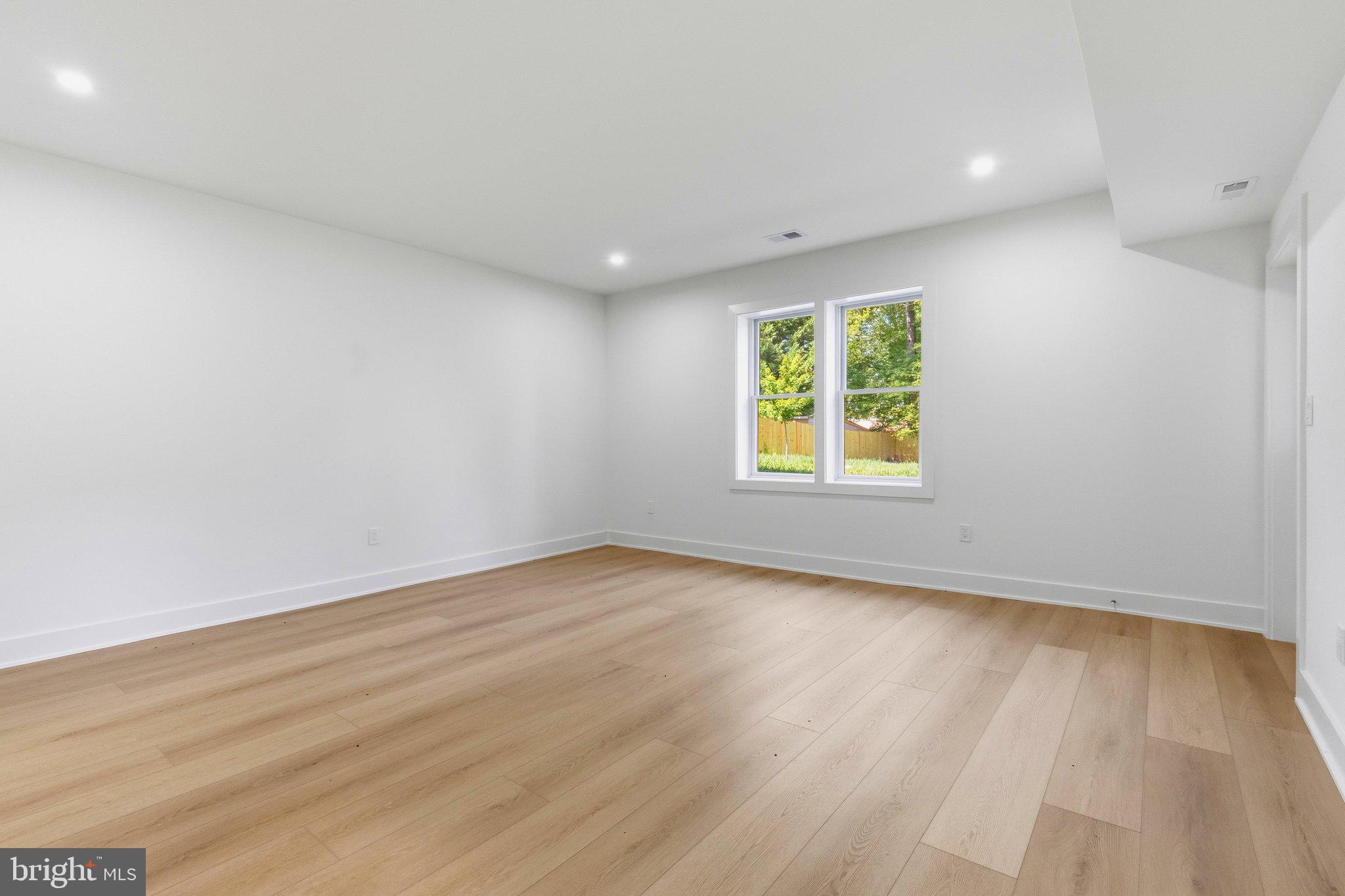 4008 Burke Station Road Fairfax, VA 22032 - Photo 23 of 41 Bedroom