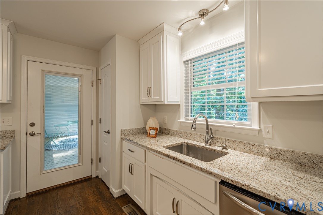 6720 Claiborne Road Sutherland, VA 23885 - Photo 13 of 35 White shaker cabinetry, stainless steel sink, expa