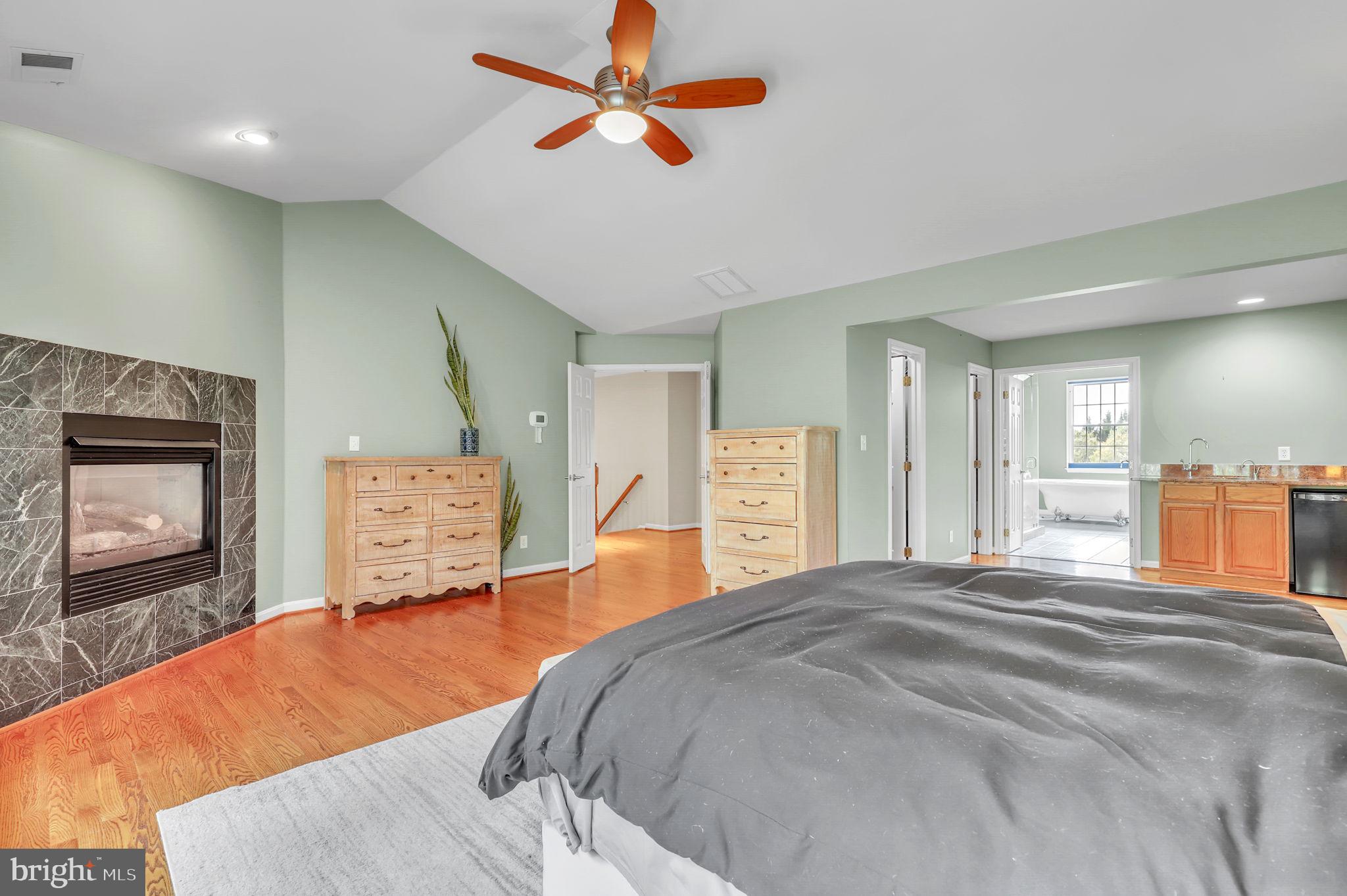 11846 Simpson Road Clarksville, MD 21029 - Photo 17 of 72 primary suite