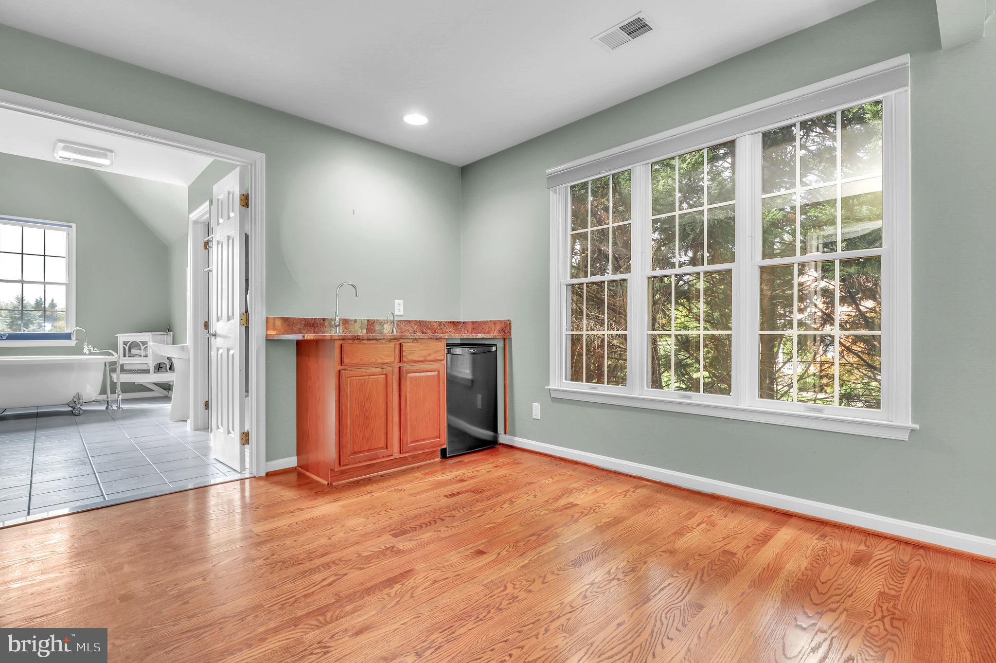 11846 Simpson Road Clarksville, MD 21029 - Photo 19 of 72 Primary sitting area