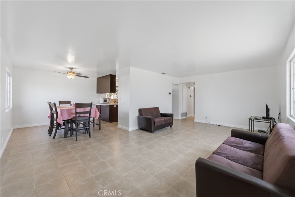 706 East Palmer Street Compton, CA 90221 - Photo 4 of 33