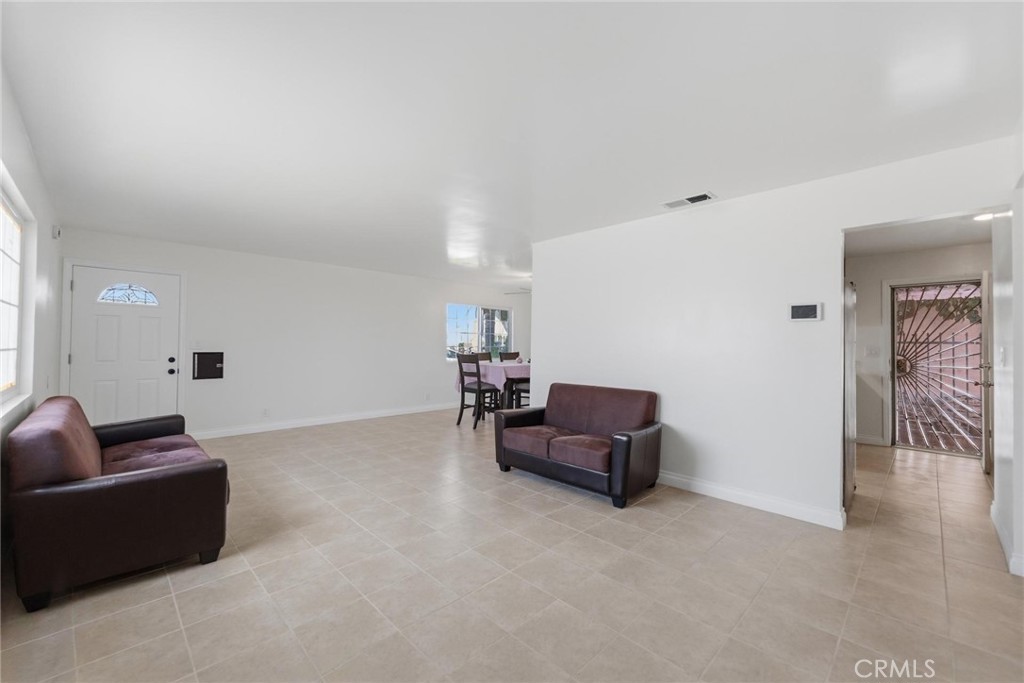 706 East Palmer Street Compton, CA 90221 - Photo 5 of 33