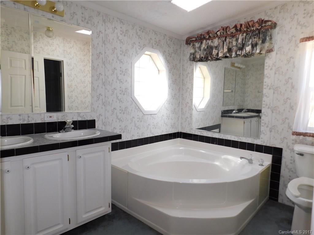 466 Slick Rock Road Hendersonville, NC 28792 - Photo 12 of 24 Gallery Image 12