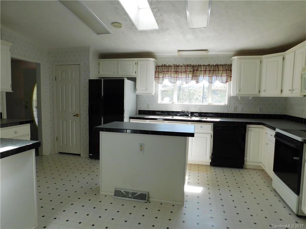 466 Slick Rock Road Hendersonville, NC 28792 - Photo 4 of 24 Gallery Image 4