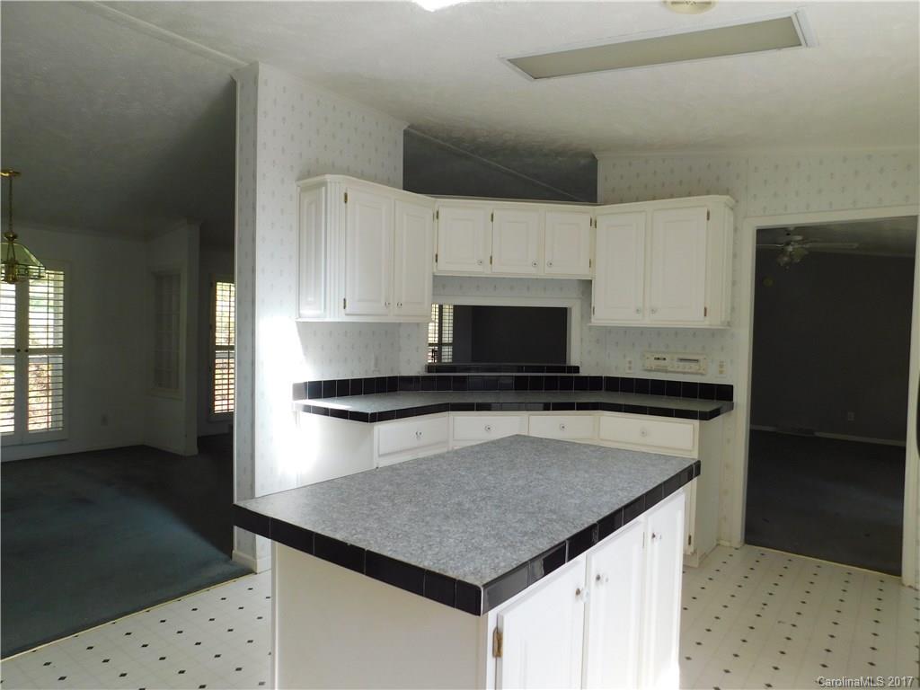 466 Slick Rock Road Hendersonville, NC 28792 - Photo 6 of 24 Gallery Image 6