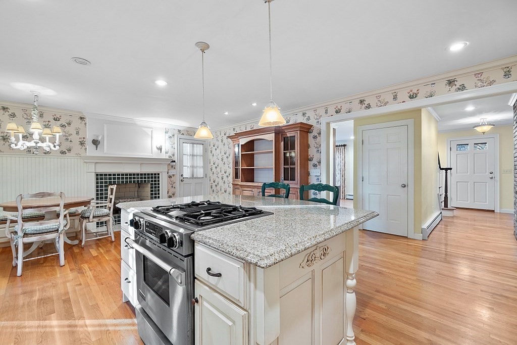 18 Brady Loop Andover, MA 01810 - Photo 3 of 42