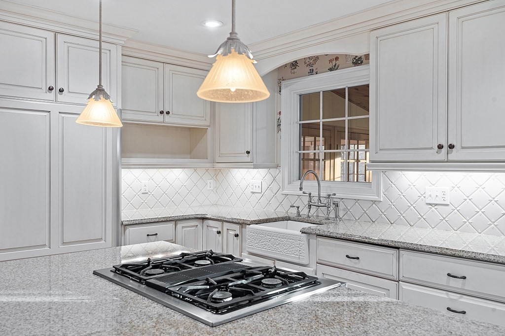 18 Brady Loop Andover, MA 01810 - Photo 4 of 42