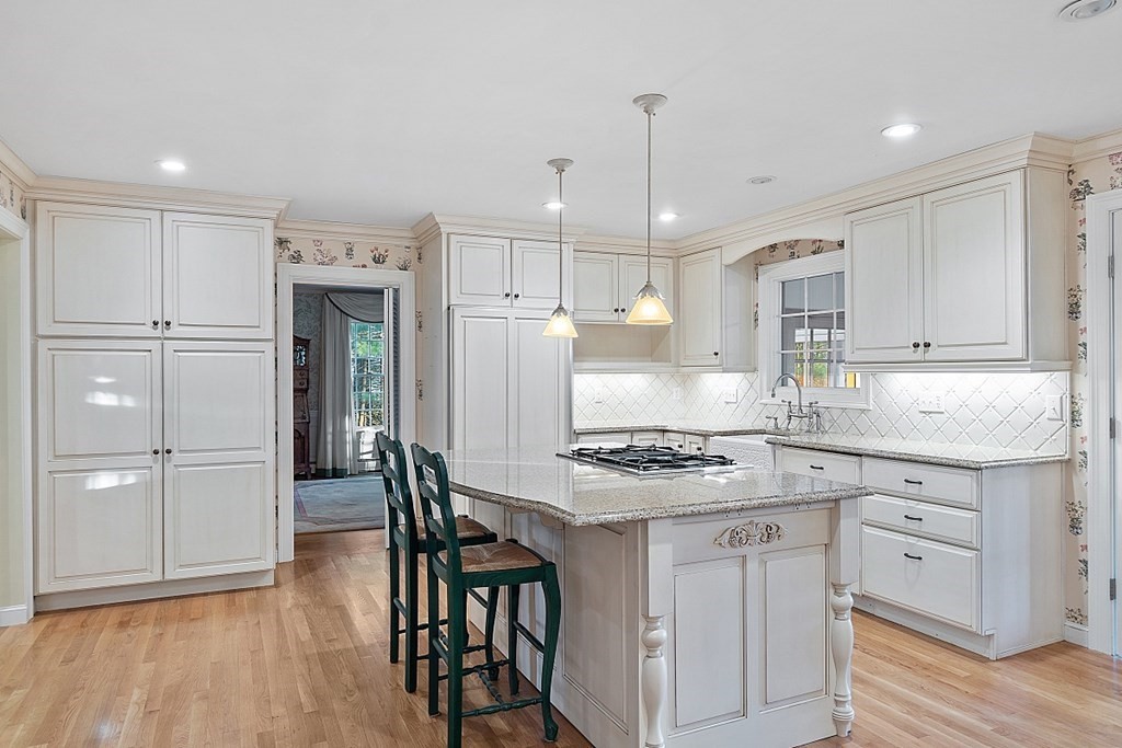 18 Brady Loop Andover, MA 01810 - Photo 5 of 42