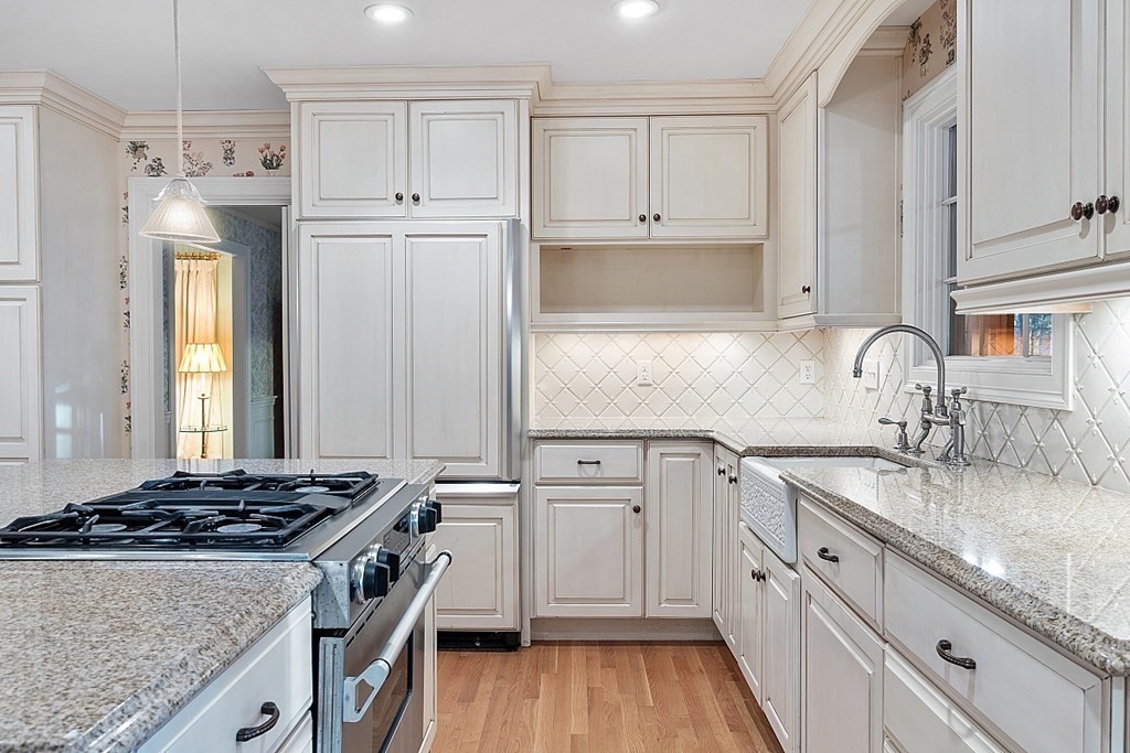 18 Brady Loop Andover, MA 01810 - Photo 7 of 42