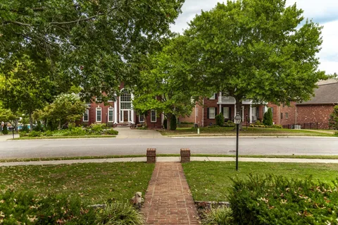 $869,900 | 135 North Country Club Drive, Hendersonville, TN 37075