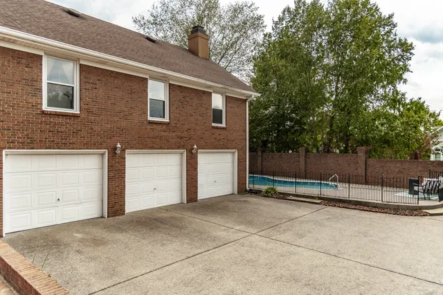 $875,000 | 135 North Country Club Drive, Hendersonville, TN 37075