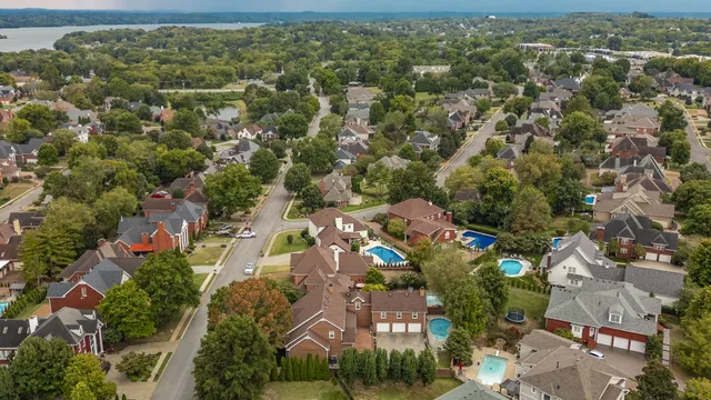 $875,000 | 135 North Country Club Drive, Hendersonville, TN 37075