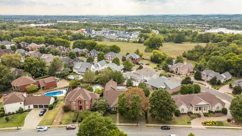 $875,000 | 135 North Country Club Drive, Hendersonville, TN 37075