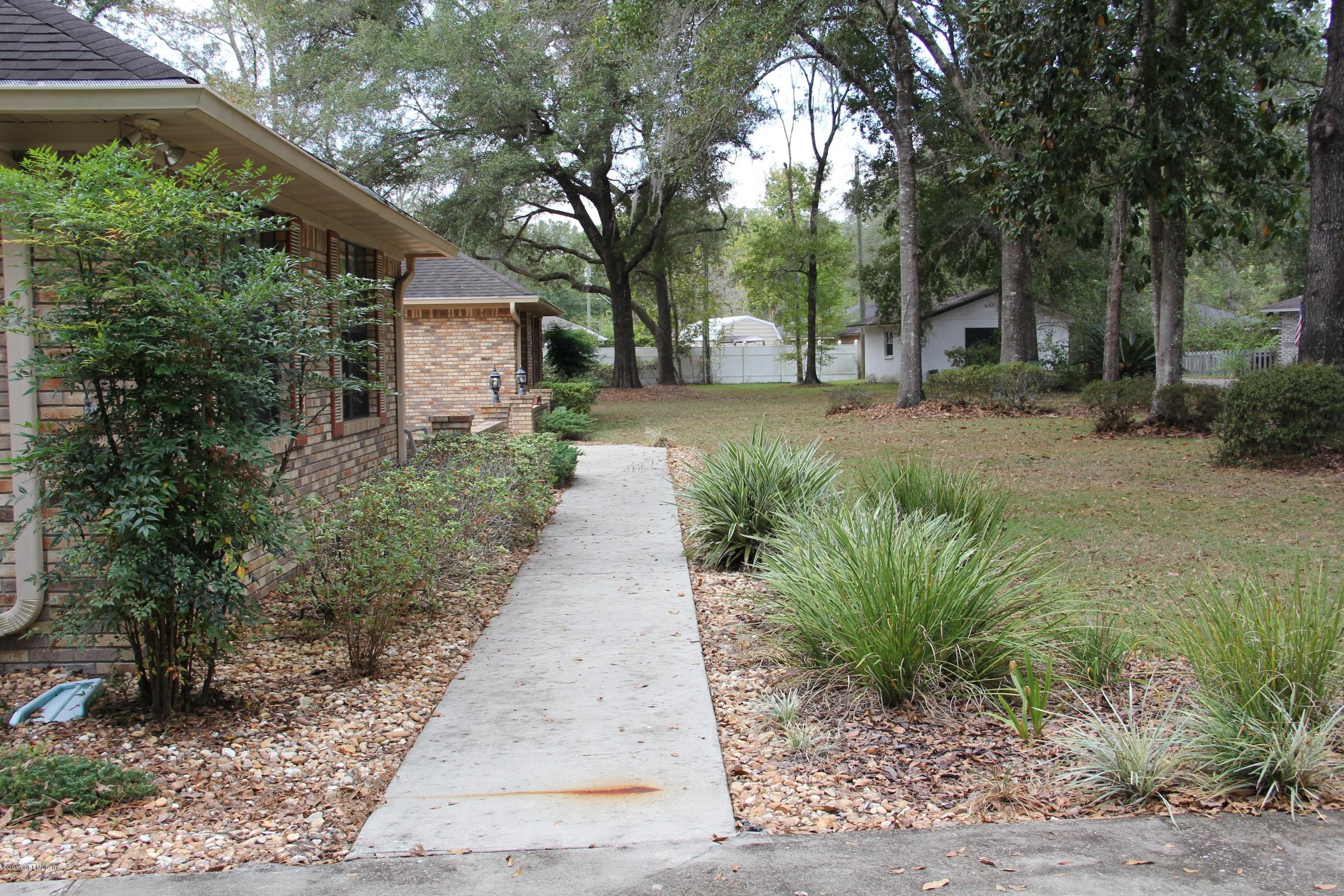 1386 Ree Street Starke, FL 32091 - Photo 11 of 36 Sidewalk to the front of the home.