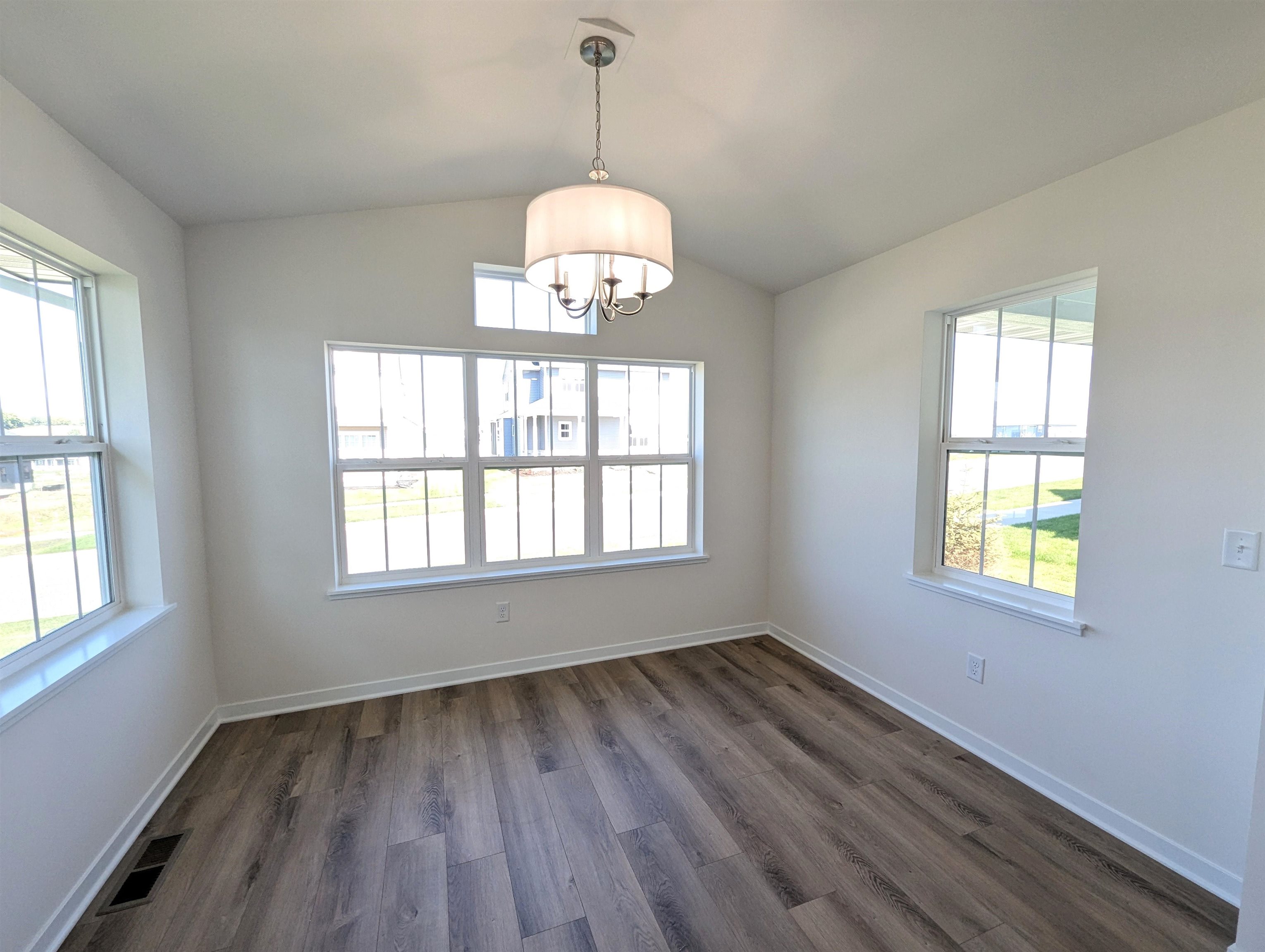 6655 Redpoll Road Middleton, WI 53562 - Photo 14 of 67