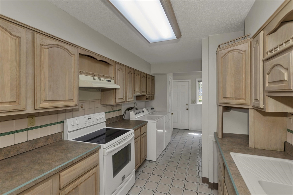 91 Partridge Lane, Unit 91 Chicopee, MA 01022 - Photo 8 of 26