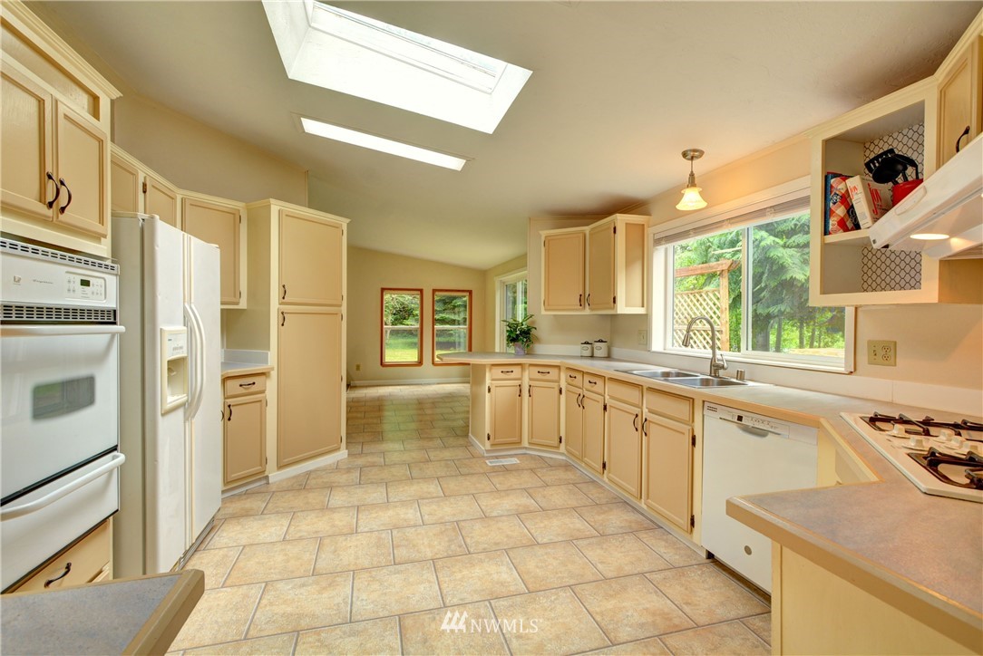22925 Echo Lake Road Snohomish, WA 98296 - Photo 9 of 33 Gallery Image 9