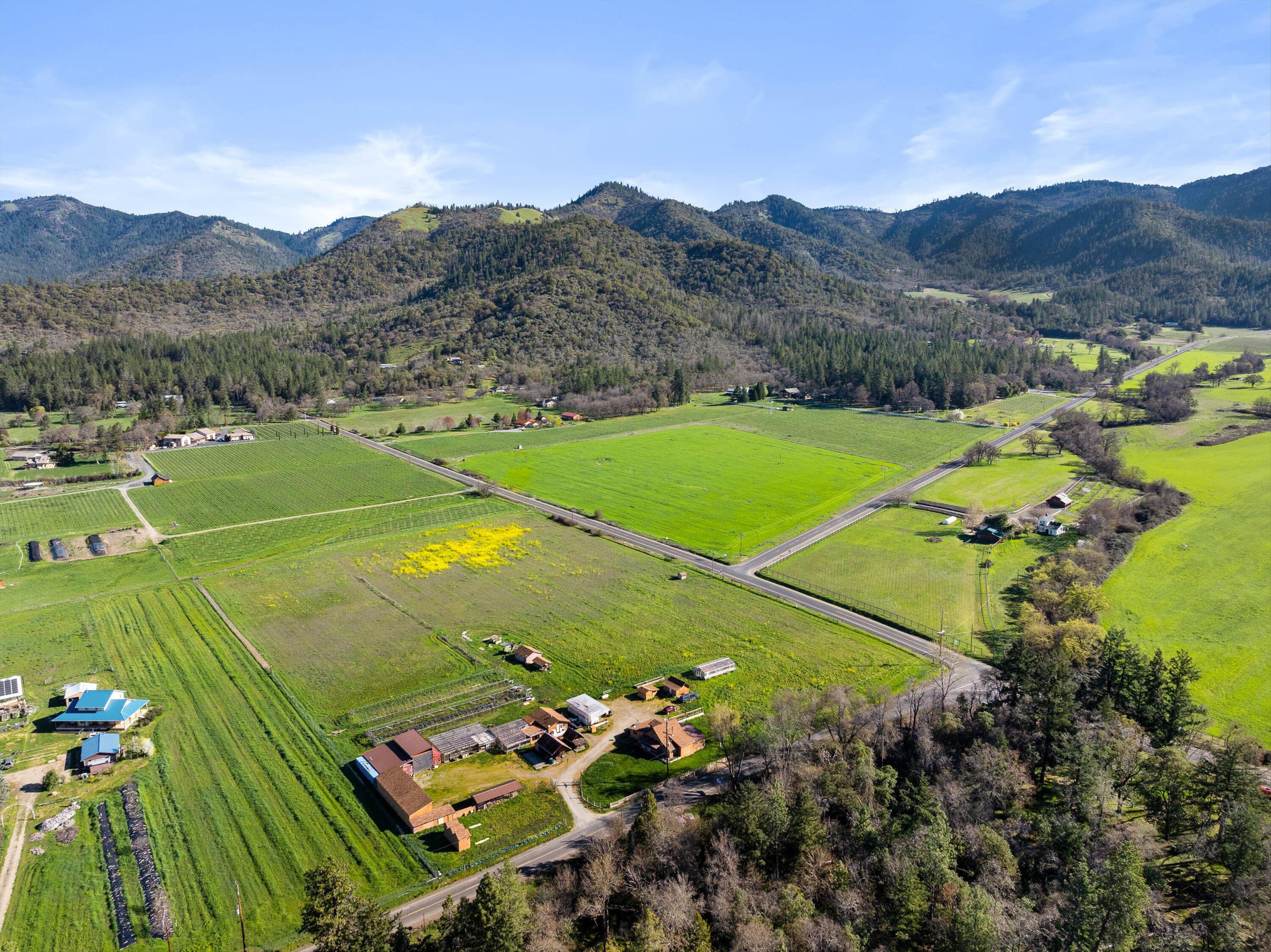 13990 North Applegate Road Grants Pass, OR 97527 - Photo 6 of 25