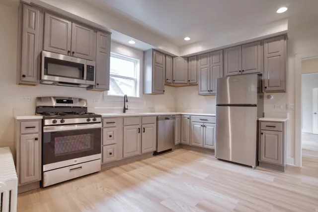 $3,200 | 418 Ridge Road, Unit 2, Wilmette, IL 60091