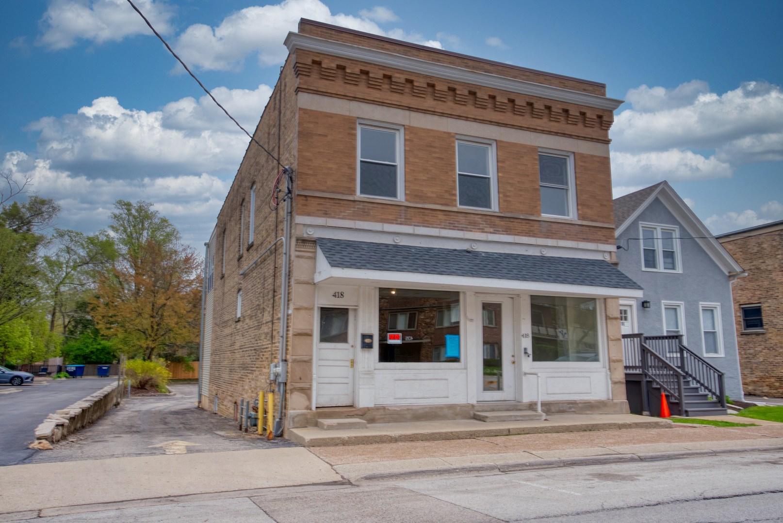 418 Ridge Road, Unit 2 Wilmette, IL 60091 - Photo 2 of 17 a view of a building entrance