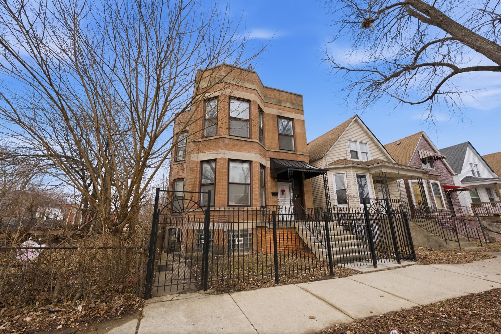 7242 South May Street, Unit 2 Chicago, IL 60621 - Photo 2 of 12 a view of a large building