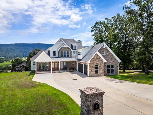 $950,000 | 300 Skyhigh Drive, Dunlap, TN 37327