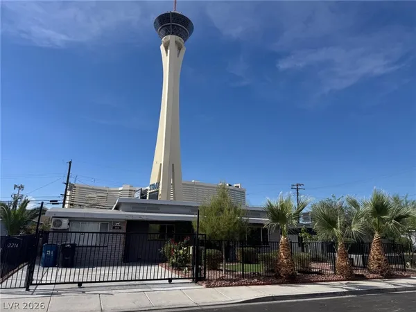 $1,800 | 2214 Santa Clara Drive, Las Vegas, NV 89104